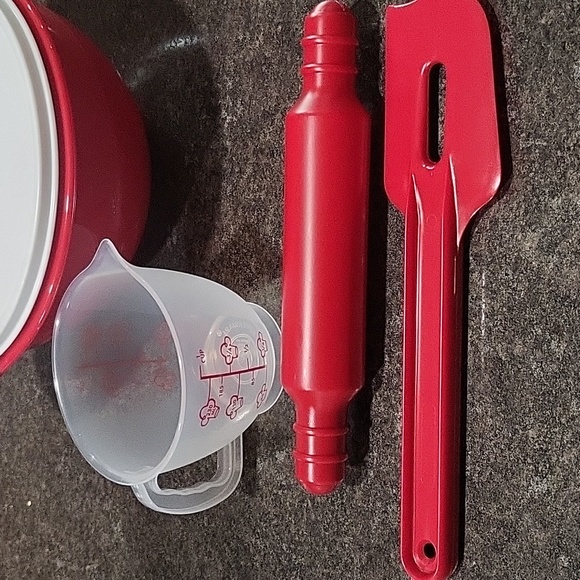 Tupperware Kids Baking Set - Picture 2 of 4